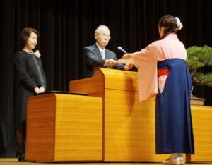 あゆとかほが弘前市医師会看護専門学校を卒業